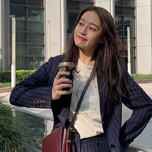 Ůʿ�{ɫ�Q�y���b����